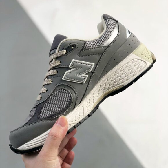 New Balance 2002R casual fashion sneakers